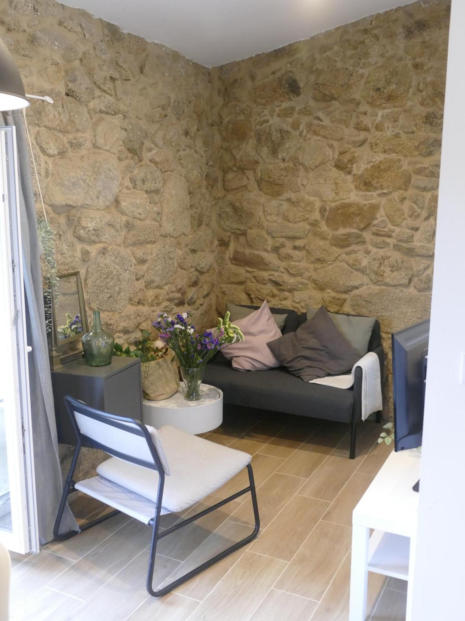 Casita A Estrenar En Con Rio Proxima A Tui, Gondomar Y Portugal.